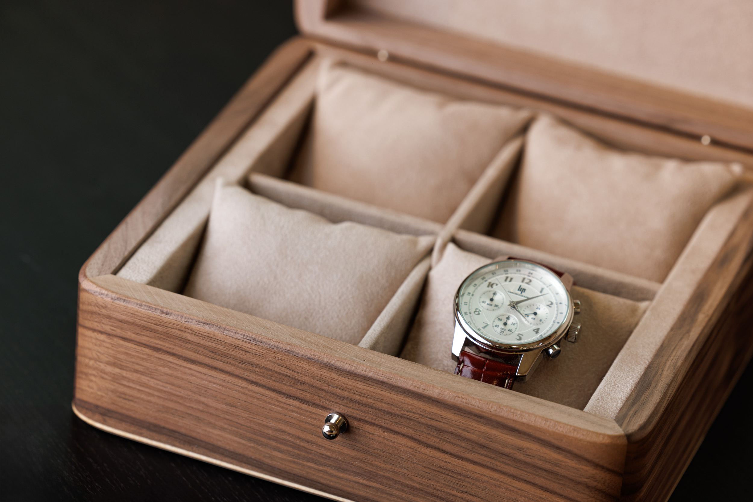 Coffret 4 montres en noyer massif vue de haut